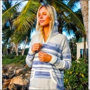Lira Baja Pina Hooded Poncho